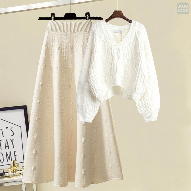 ホワイト/セーター+ベージュ/スカート