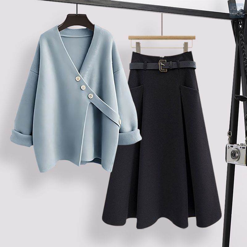 ブルー/ニット.セーター+ブラック/スカート